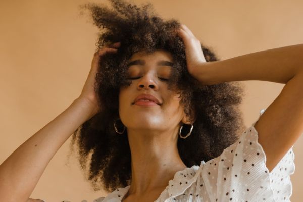 Conseils et astuces pour vos cheveux crépus en pleine santé