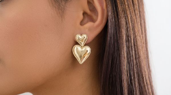 Découvrez la collection de boucles d'oreilles en forme de coeur