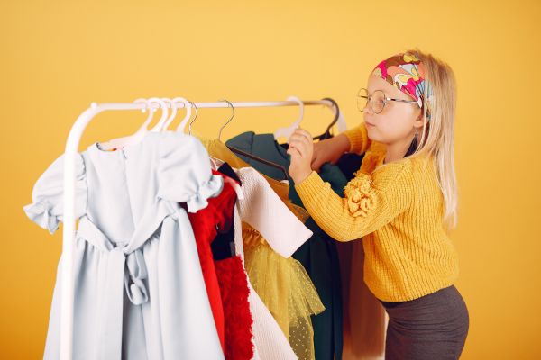 Des vêtements d'occasion familyaffaire pour enfants à petit prix