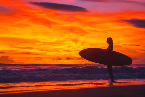 Comment choisir des robes midi pour une silhouette en sablier tout en accentuant la taille ?